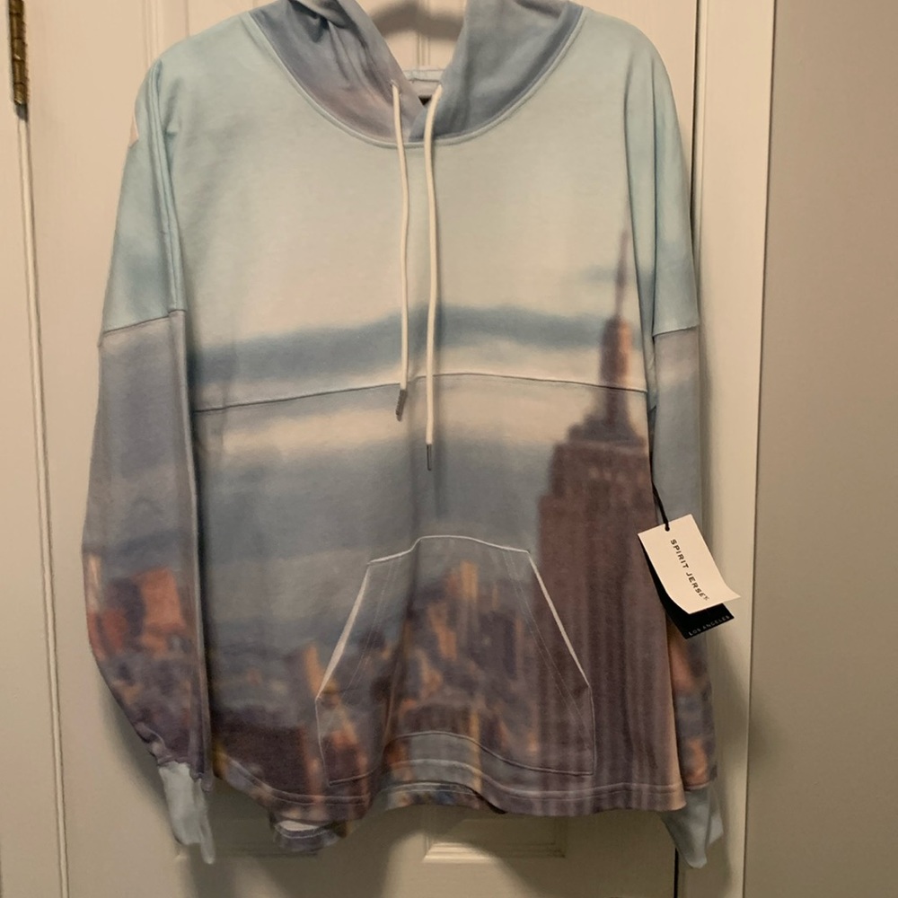 If you don’t know, look up. Beautiful NY Sweatshirt by Spirit Jersey. Size M